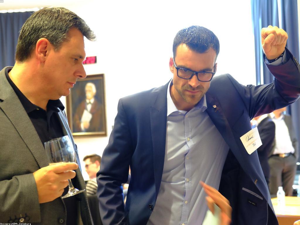 កម្មវិធីជាមួយ: វិធីសាស្រ្តច្នៃប្រឌិតក្នុងការផ្សព្វផ្សាយ