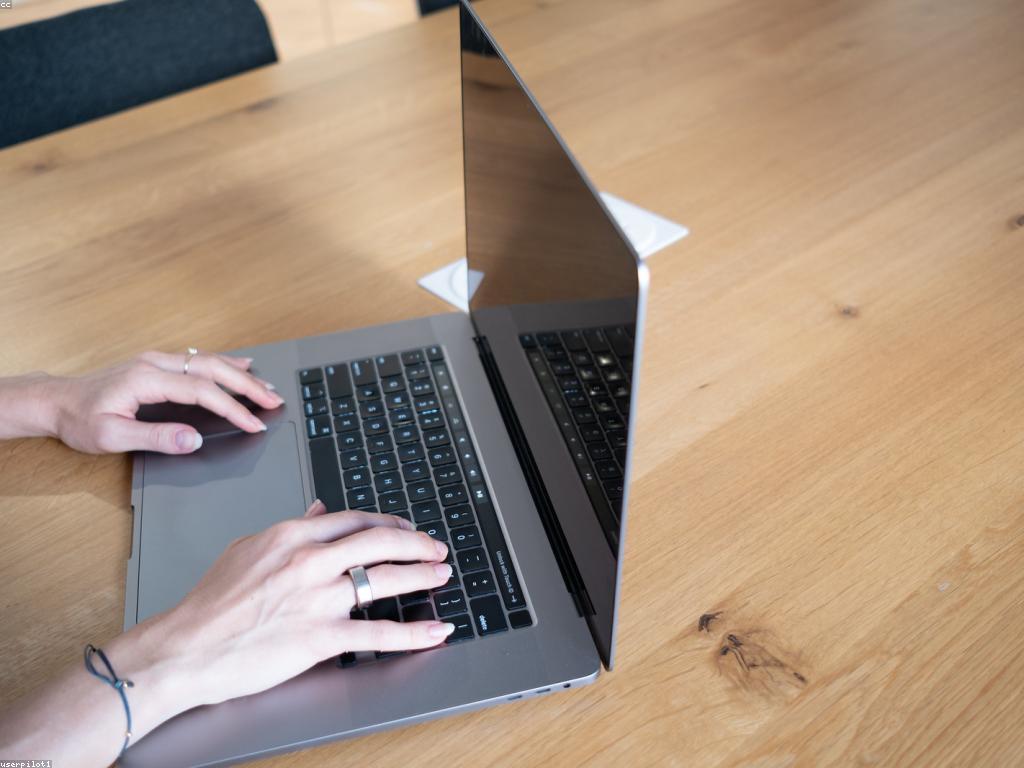 កម្មវិធីជាមួយ: ការបំបែកឧបករណ៍ថ្មីៗ